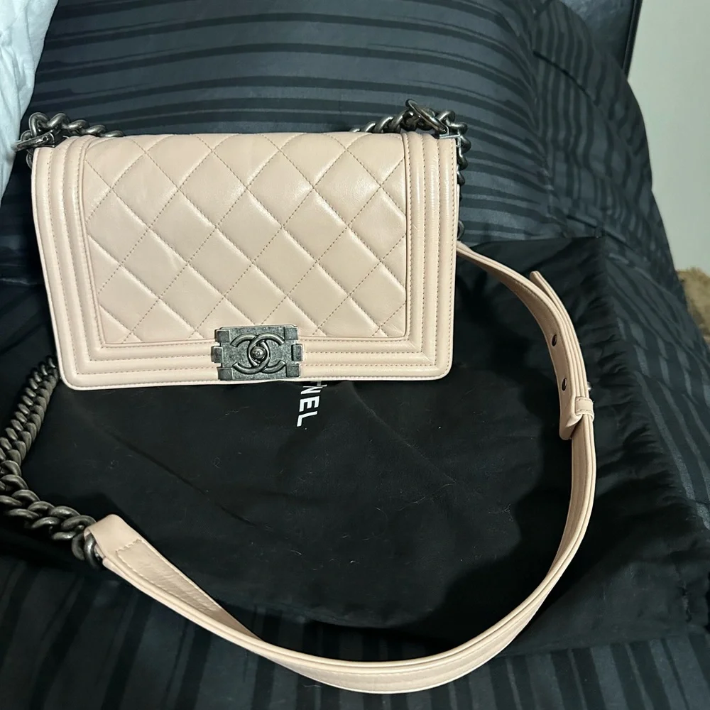 Grained Calfskin Quilted Small Boy Flapped Dusty Pink Chanel. - Picture 1 of 13